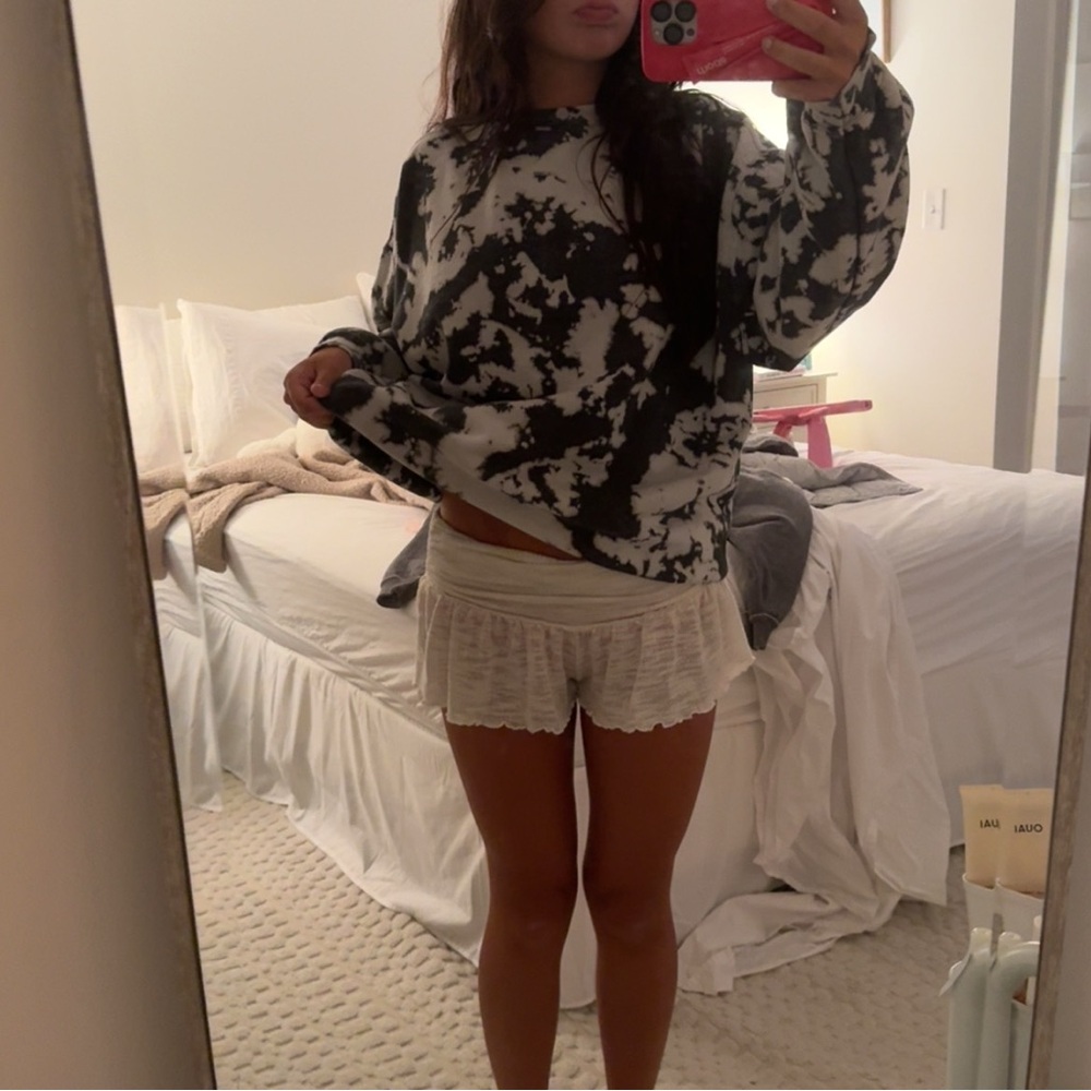 URBAN OUTFITTERS bleach wash crew